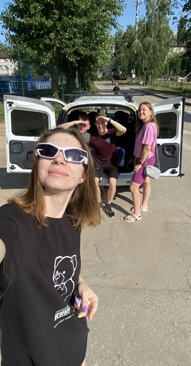 Загрузили вещи в наш огромный багажник 🧳