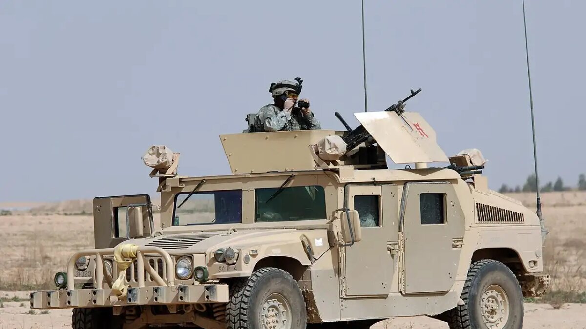    Армейский внедорожник HMMWV