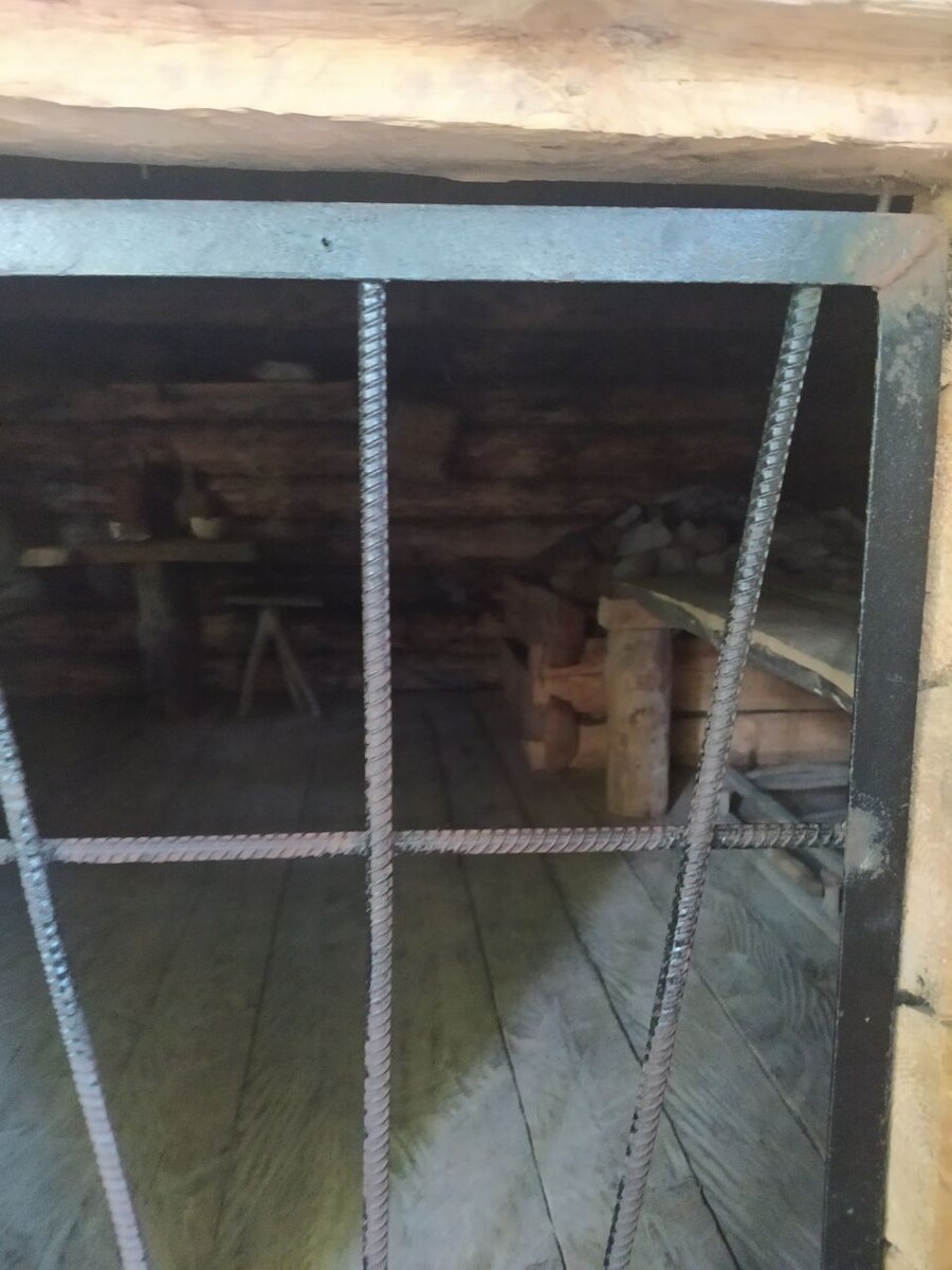 А вот что внутри