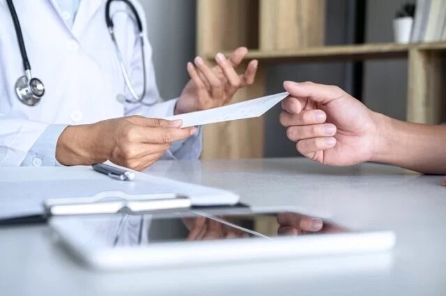    Кто должен оплачивать больничный, если работаешь на двух работах?