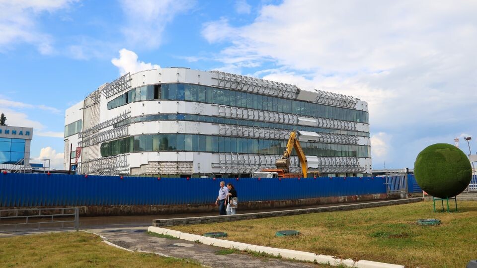    Строительство нового аэровокзального комплекса в Барнауле. Июль 2025 года. Источник: Виталий Барабаш/"Толк"