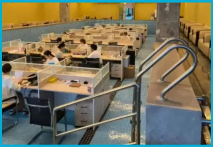 Зато все плиткой покрыто, ее мыть легко и чистенько