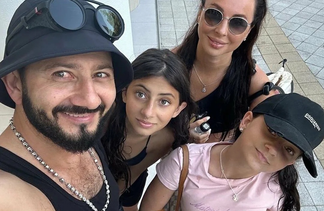 Михаил Галустян и семья. Фото из открытого источника