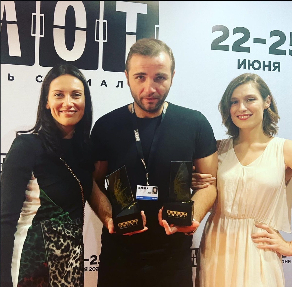 Актер Максим Стоянов с режиссёром Анной Носатовой и своей женой Викторией Корляковой