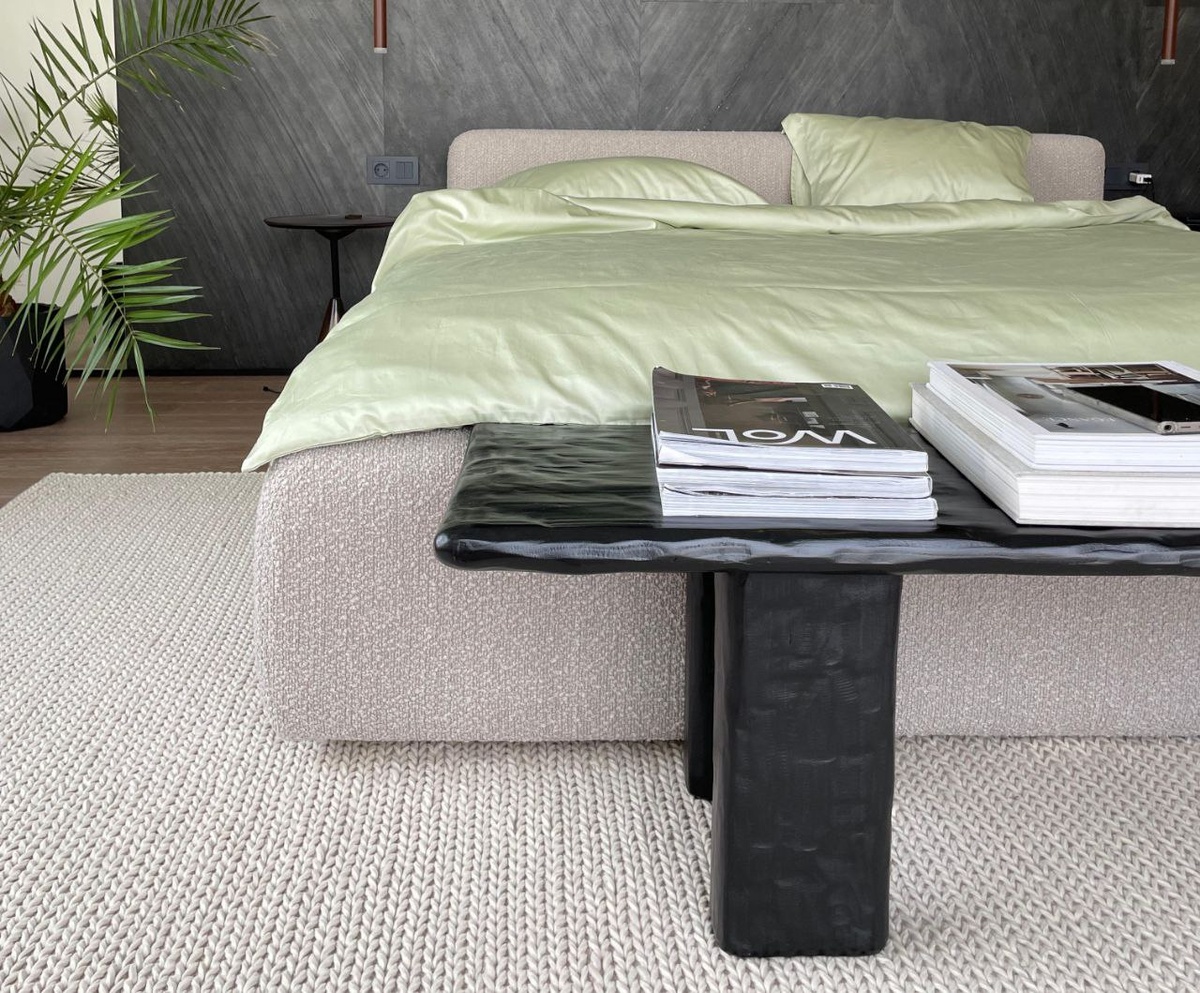 Сатин - одна из лучших из тканей для постельного белья. Она гипоаллергенна, хорошо сохраняет температуру тела и прекрасно выглядит как в глаженном, так и в неглаженном виде