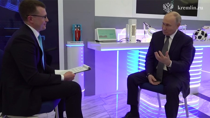    Путин отвечает на вопрос о том, кто выгоден России. Скриншот видеокадра: Kremlin
