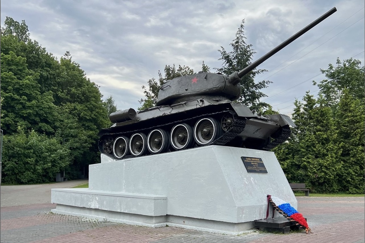 Танк Т-34-85 в сквере М. Рубцовой. Фото автора.