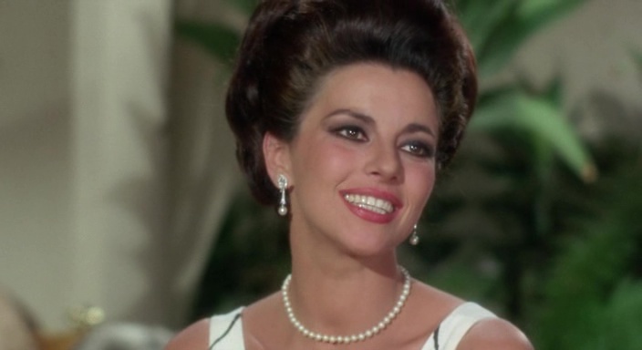 Джованна Ралли в 32 года. Кадр из фильма "Скачки золотых быков" (1967)