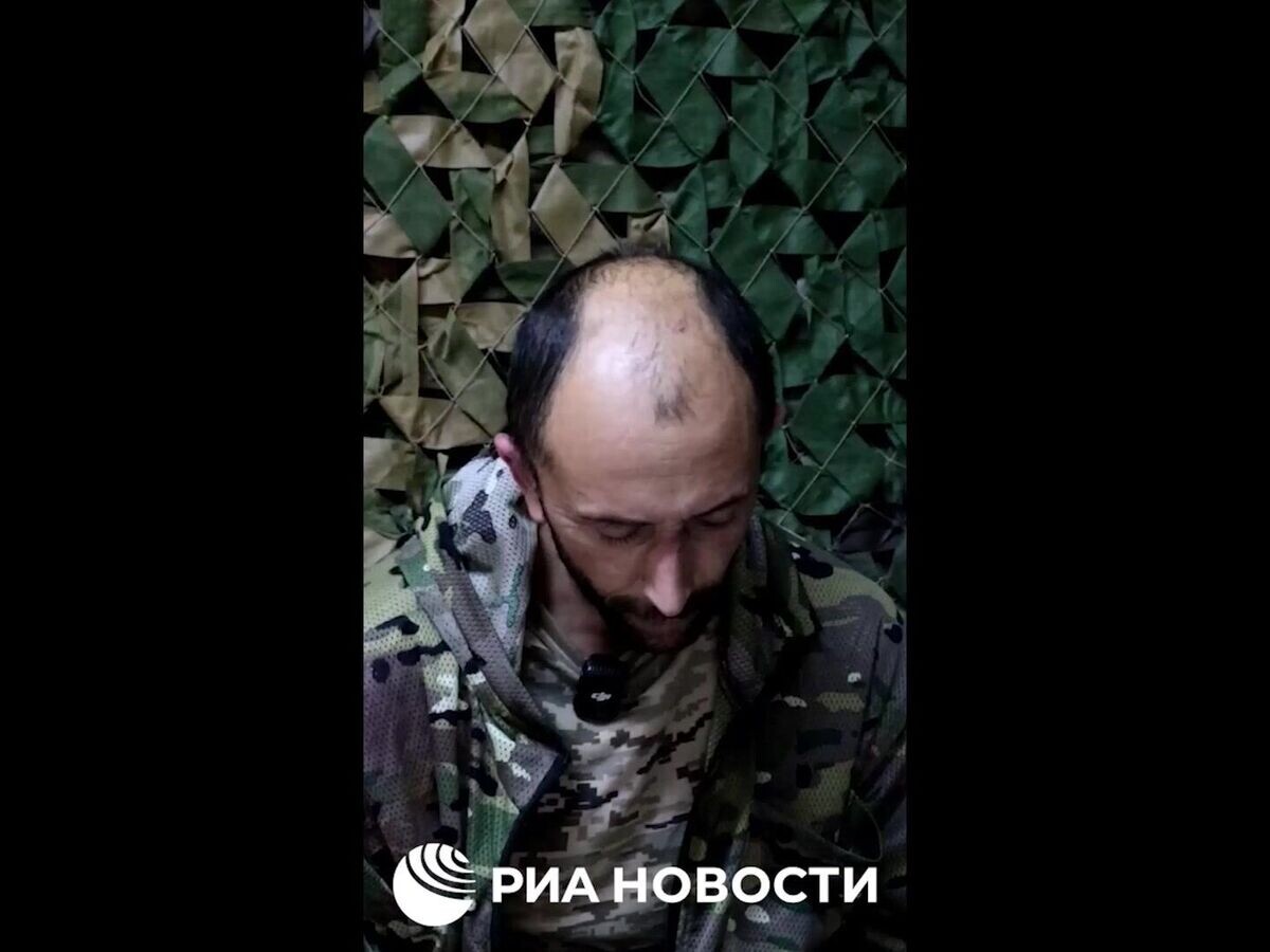    Пленный боевик ВСУ, расстрелявший двух безоружных солдат, попавших в плен© Силовые структуры