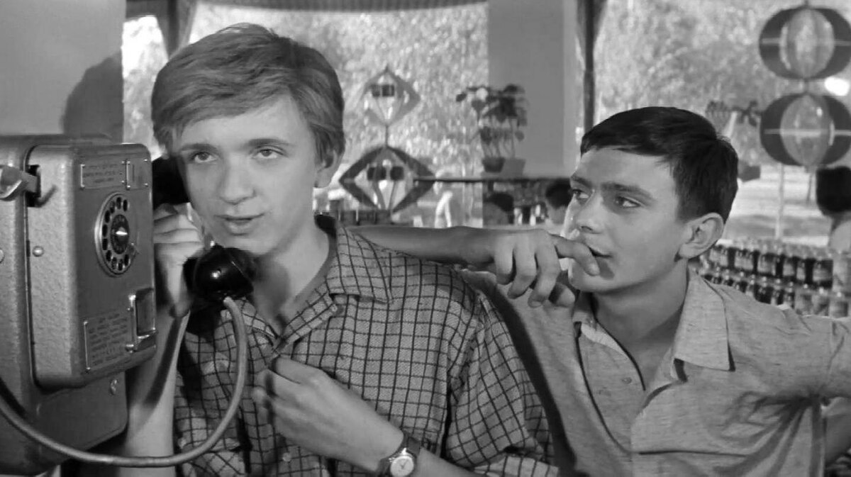 Кадр из фильма "Я шагаю по Москве"