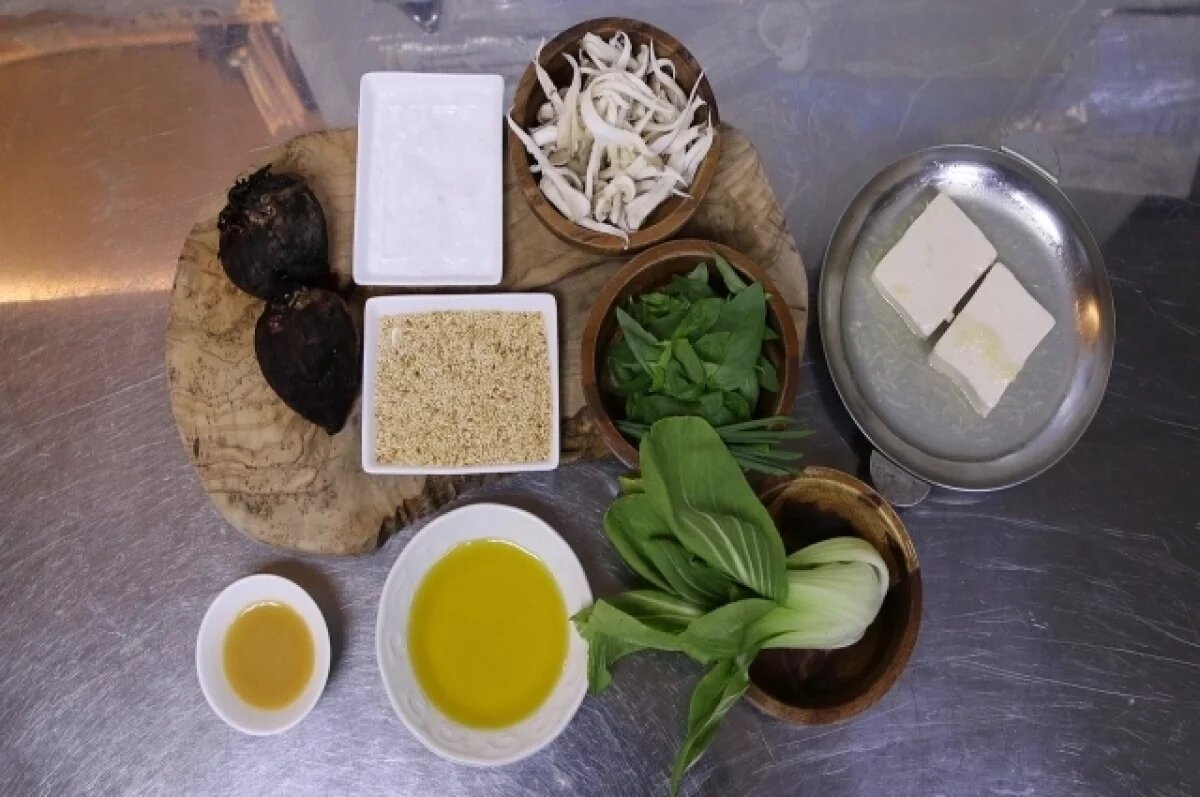    Она производит не только тофу, но и готовые блюда