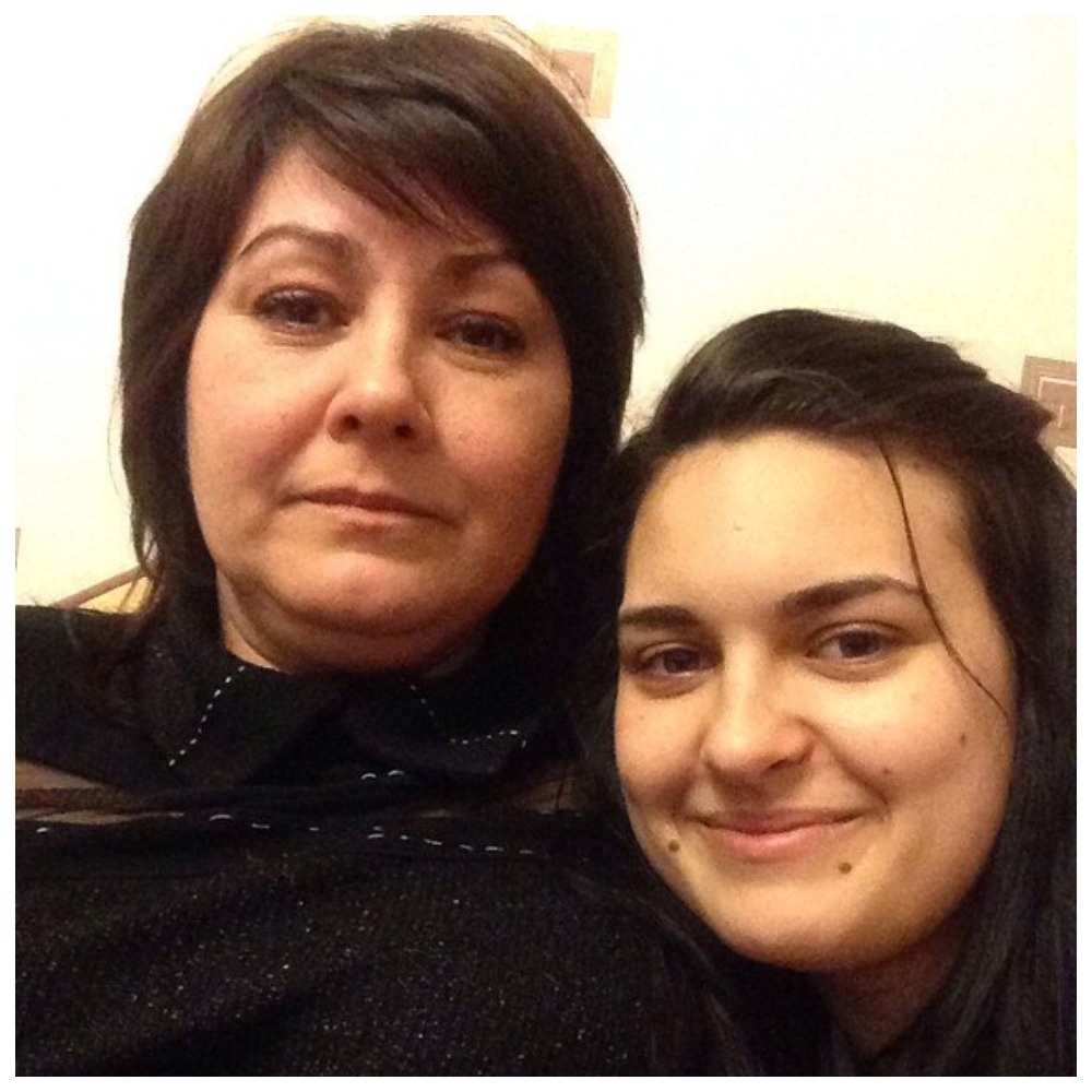 Наталья Глухова (мать) и подозреваемая 24-летняя Полина Глухова (дочь)