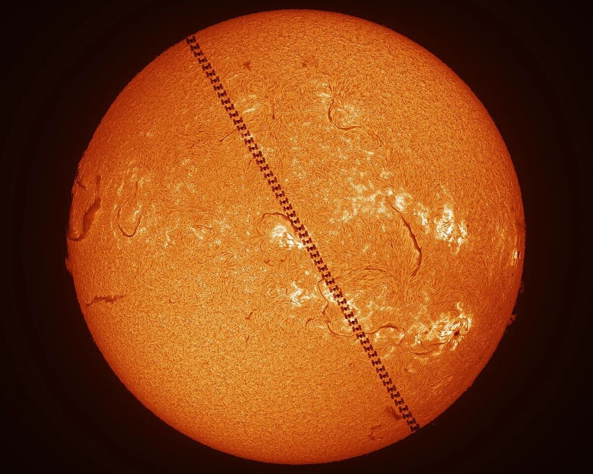    Международная космическая станция на фоне солнечного диска / © Zhang Yanguang