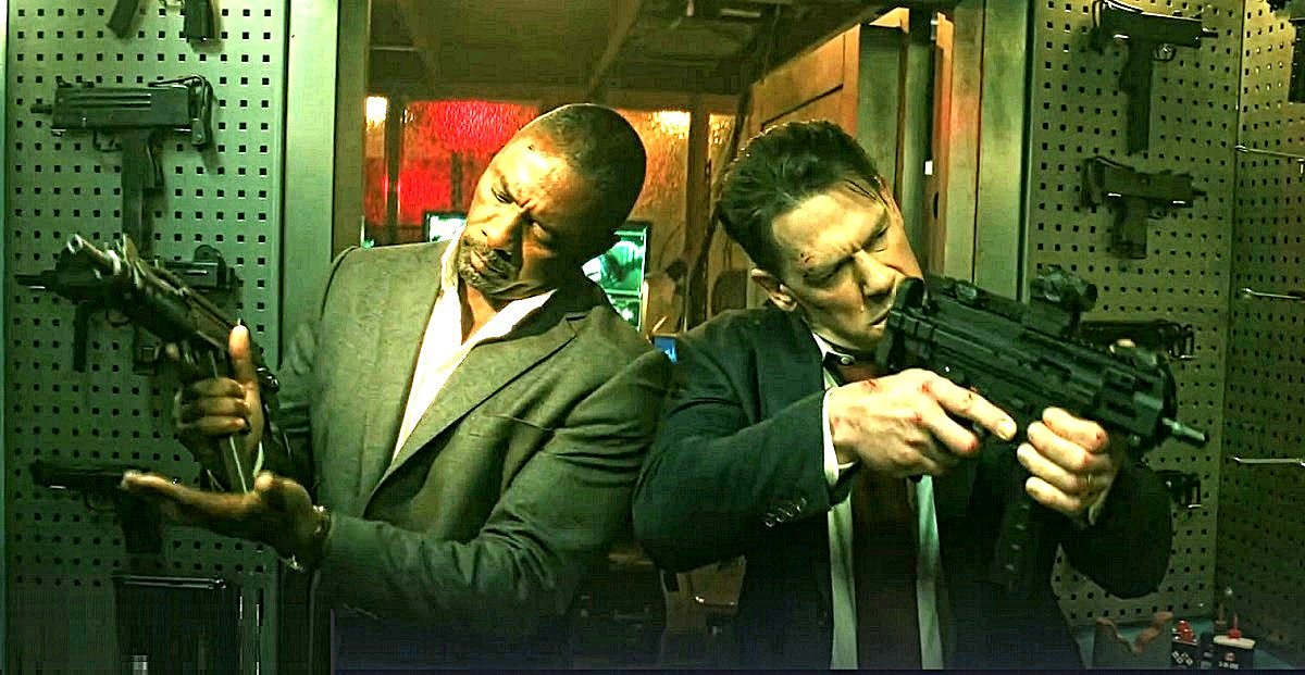 Заходишь такой, бывало, в свой домашний чуланчик, а там какие-то два мутных типа твои любимые игрушки щупают! 