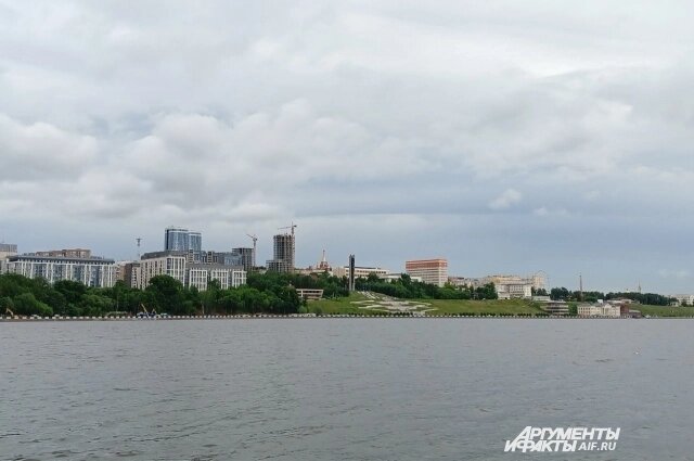    Летом вода часто «цветёт», а в ней появляются токсичные бактерии. Фото: АиФ/ Екатерина Котельникова