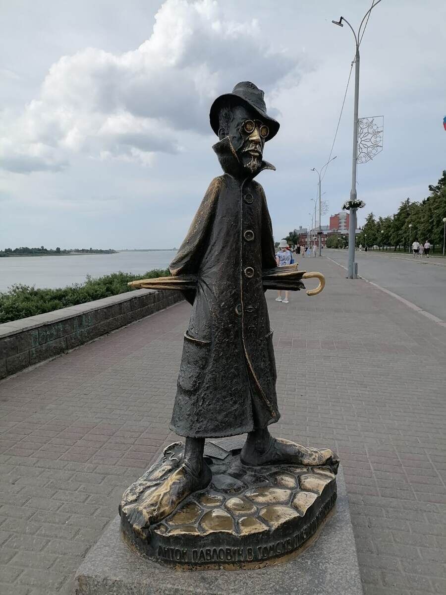 Вот он этот памятник. Фото автора 