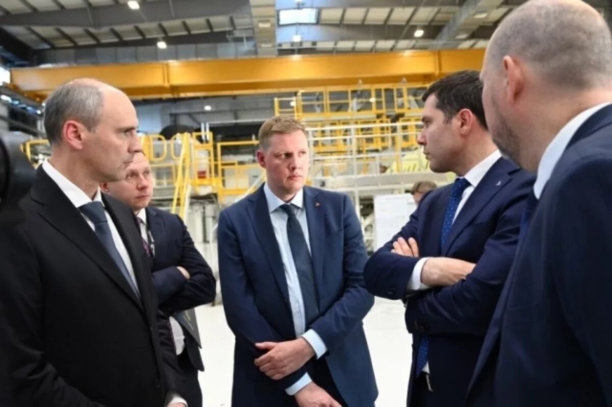    Паслер продемонстрировал производственные мощности УЗГА главе Минпромторга