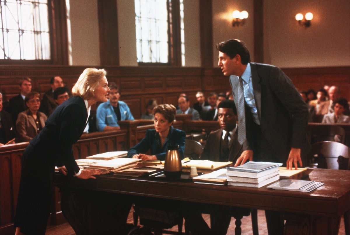 кадр из к/ф "Зазубренное лезвие", 1985 г., режиссер Ричард Маркуанд.