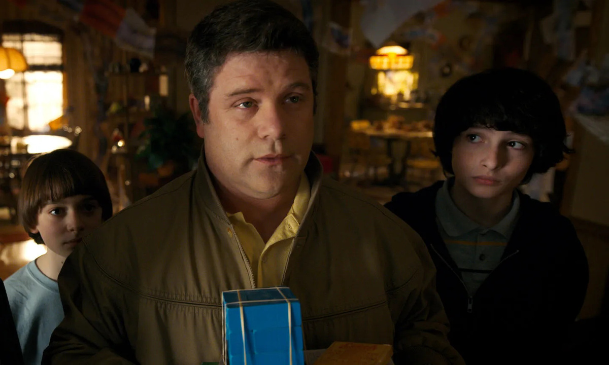 Кадр из фильма "Очень странные дела". Какой тут сонный взгляд