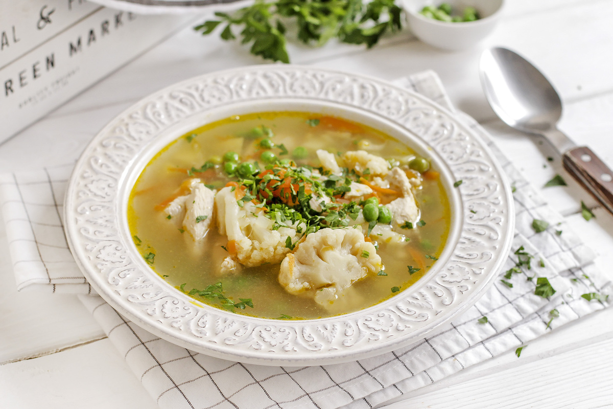 Весенний суп с цветной капустой и курице