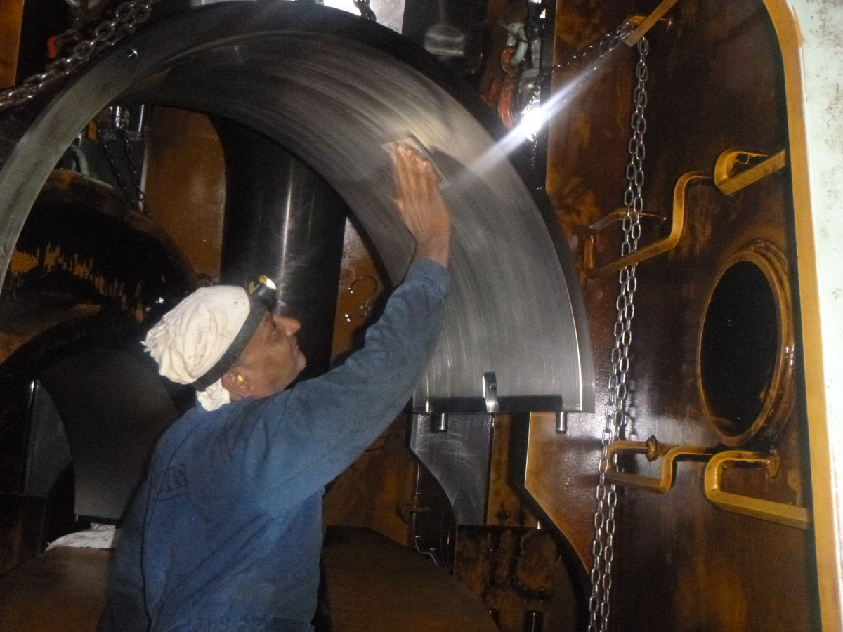 Рисунок 2. Инспекция рамового подшипника двигателя Sulzer 11RT-flex 96C.