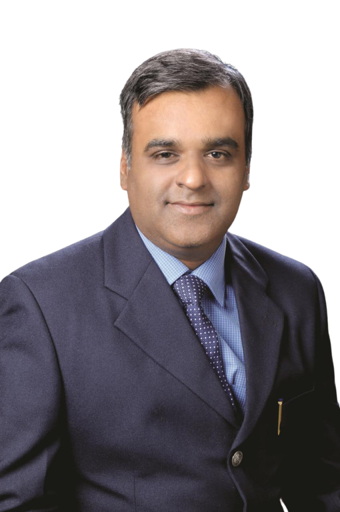 финансовый аналитик, работающий с инвестиционными фондами (Iron Templeton и др.), кандидат CFA. Он регулярно публикует посты на LinkedIn, где наглядно показывает, как реальные цифры отличают индийскую элиту от остальных.

