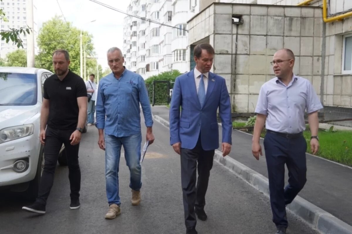    Дмитрий Малютин проверил качество ремонта дорог, дворов и тротуаров в округе