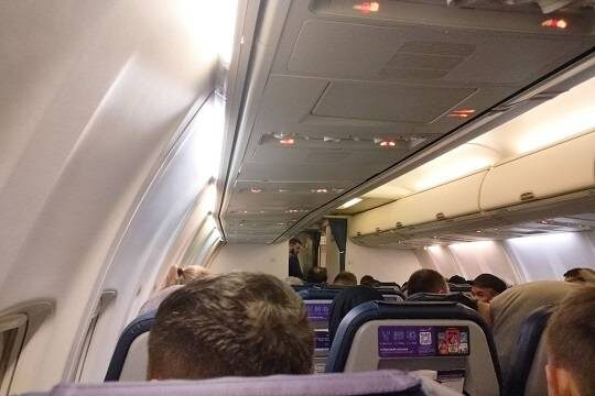    В Совфеде предложили ввести особую опцию для семей с детьми в самолетах