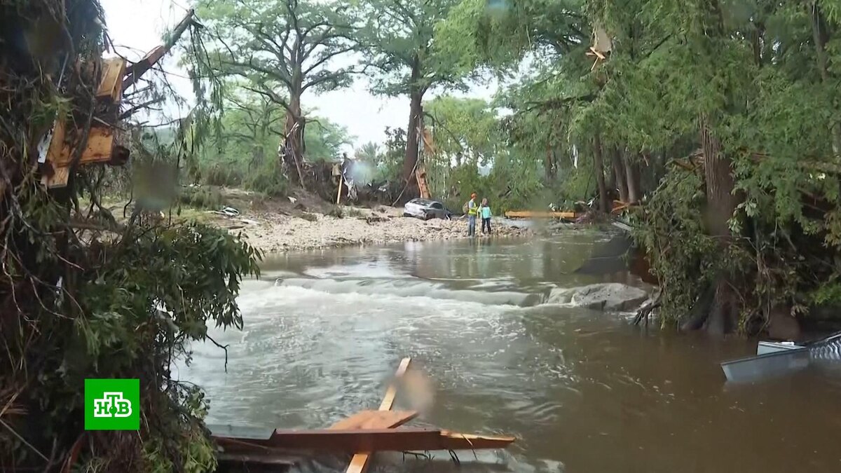    Десятки человек числятся пропавшими без вести после наводнения в Техасе