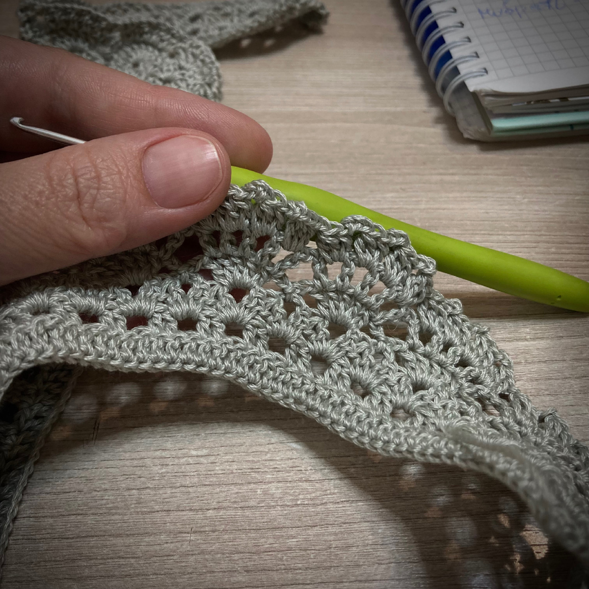 Вот так происходит вязание за кадром 😉 с записями