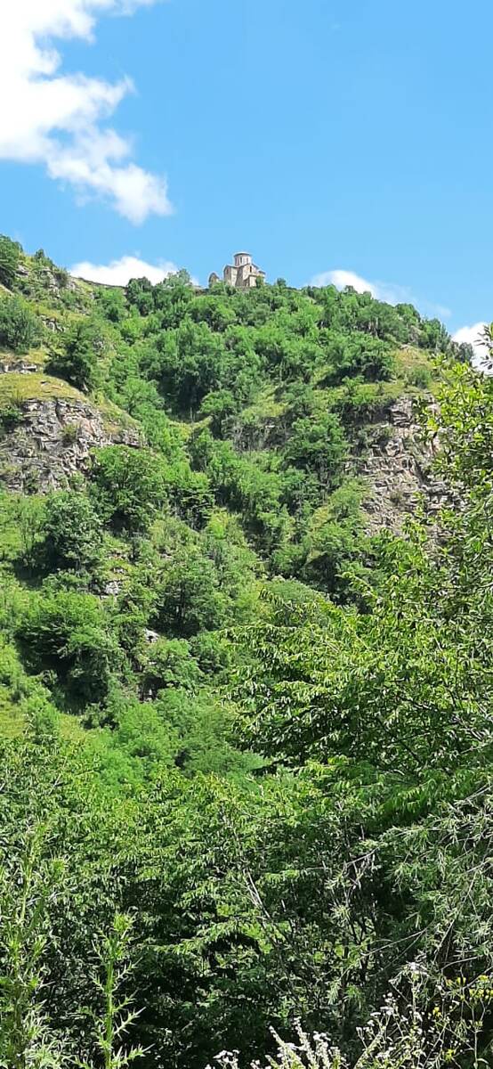 Сентинский храм, послуживший прообразом обители Горной Девы. 