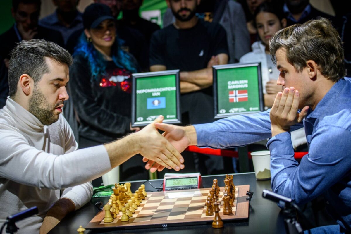    Ян Непомнящий и Магнус Карлсен разделили титул чемпиона мираСоцсети