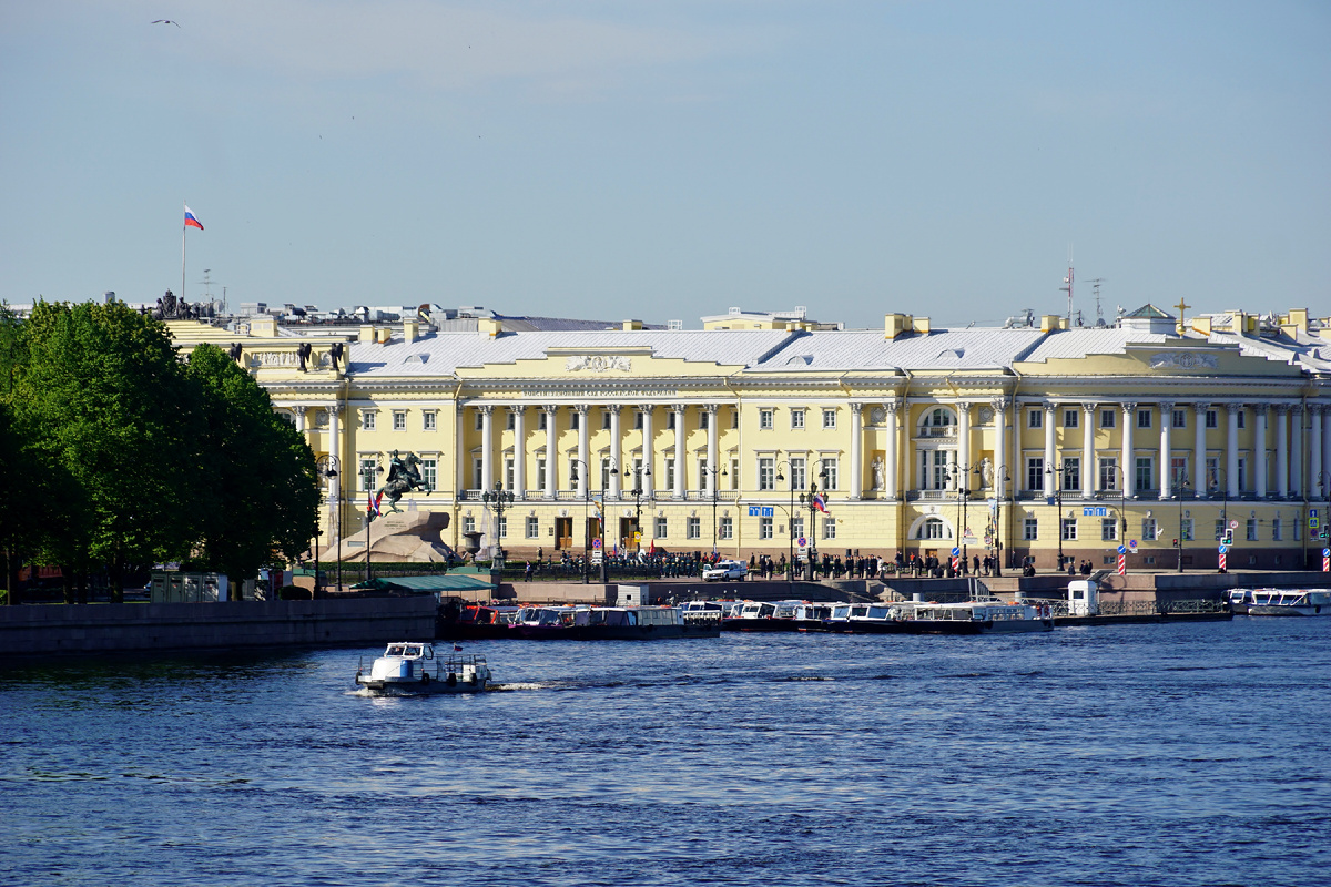 Сенатская площадь. Вид с Дворцового моста.