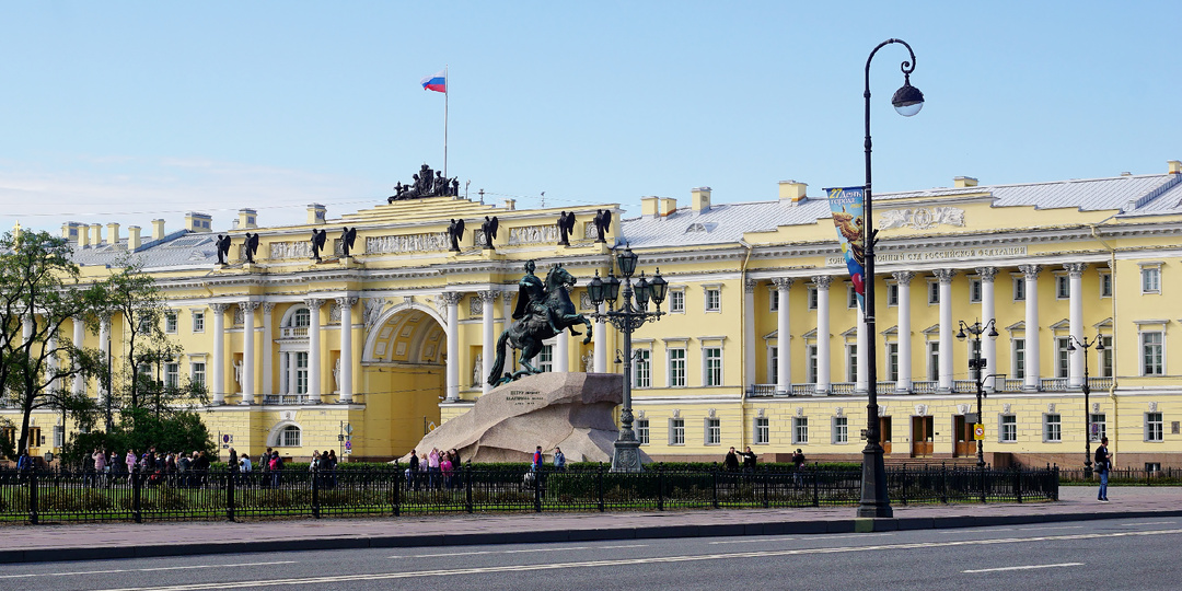 Здания Сената и Синода