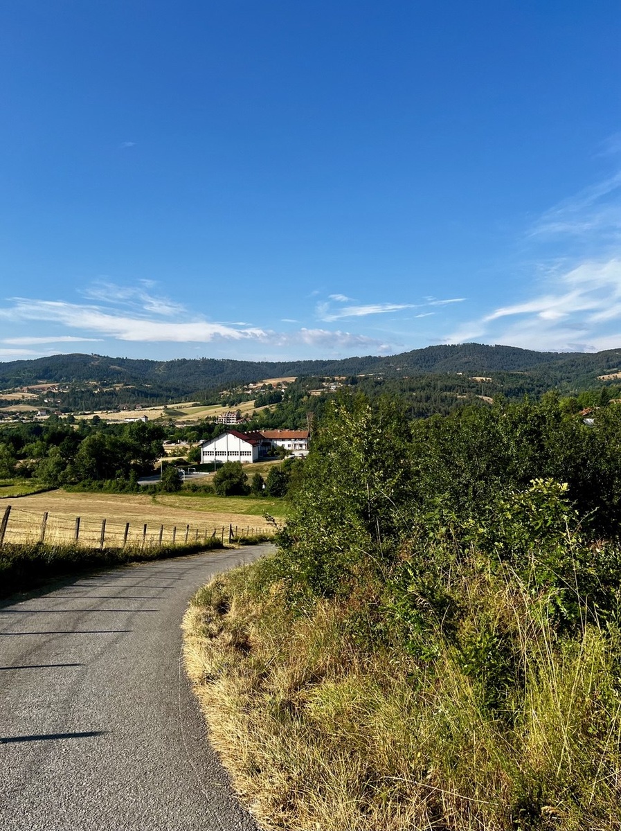 Деревня Сливовица — уединённое место среди холмов Западной Сербии