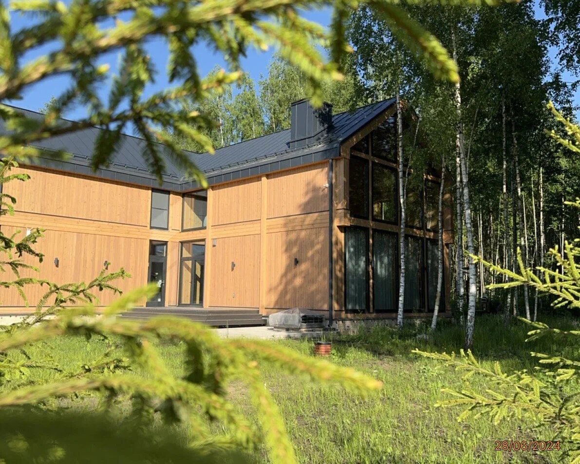 Двухэтажный загородный дом по проекту "Сван" компании NATURI