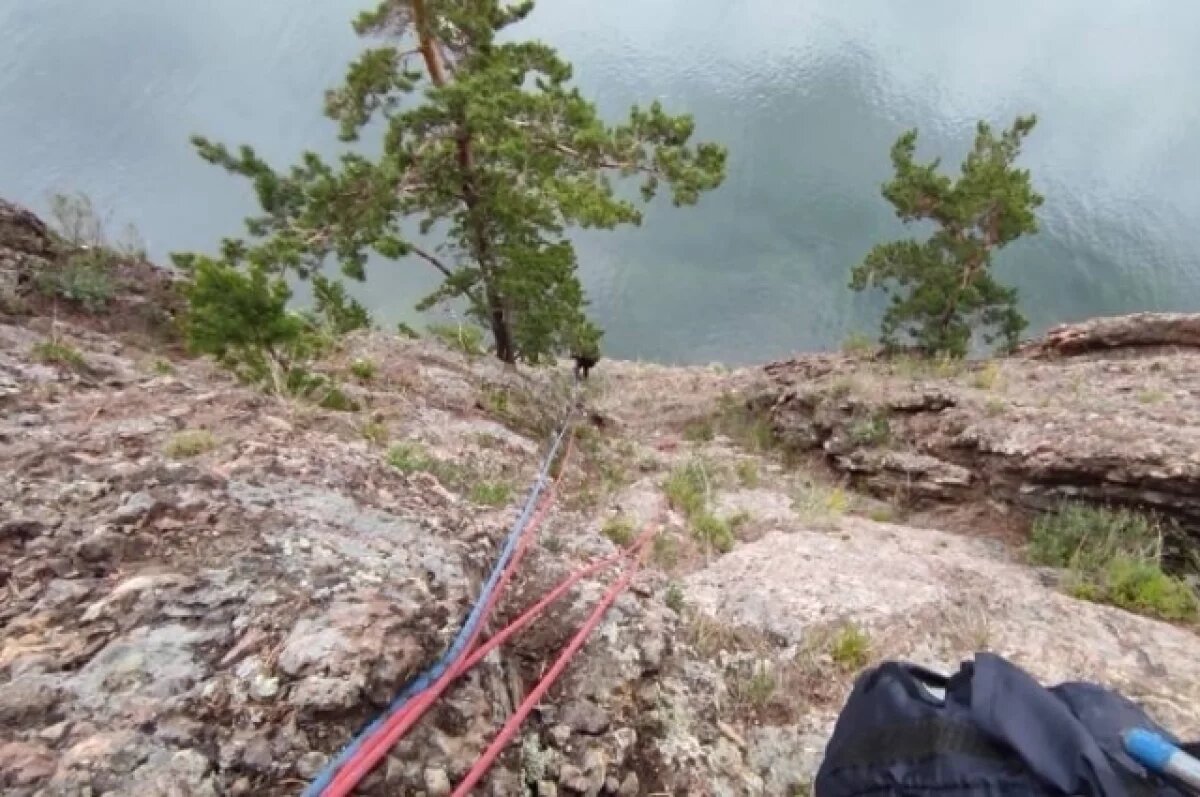    Турист погиб, сорвавшись со скалы на Байкале в районе посёлка Большие Коты