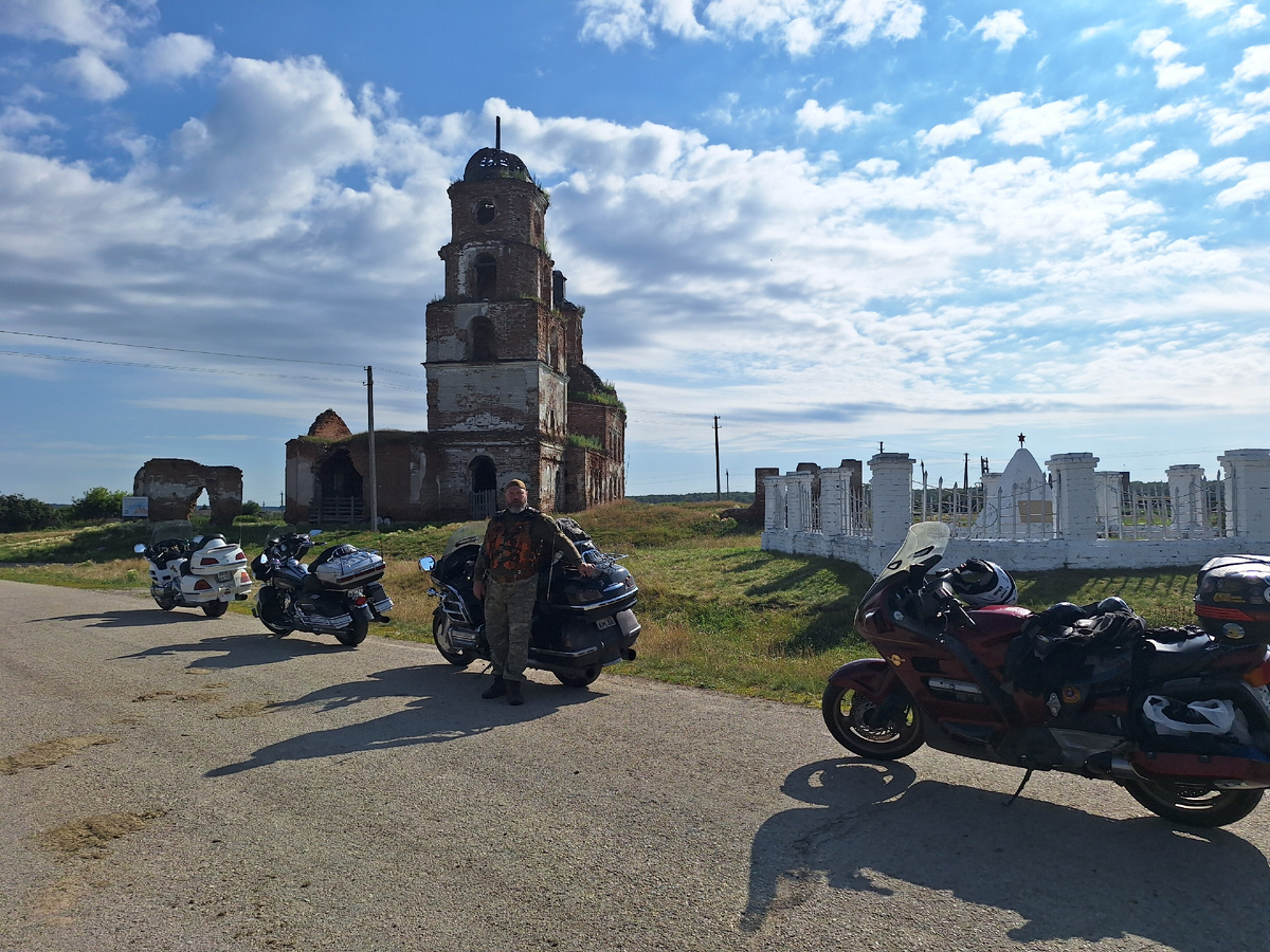 На фото Петр, мотопутешественник из Иркутска. 