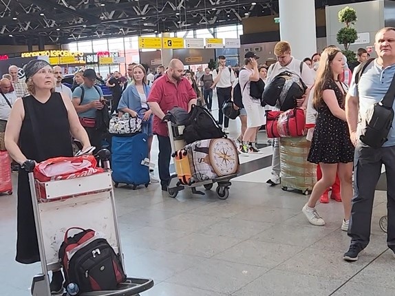 Снято в Шереметьево (во время прошлогоднего коллапса, но сути не меняет)