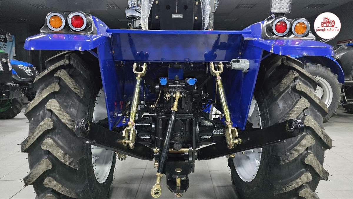 Мини-трактор XINGTAI XT-244. Вид сзади. Фото автора.