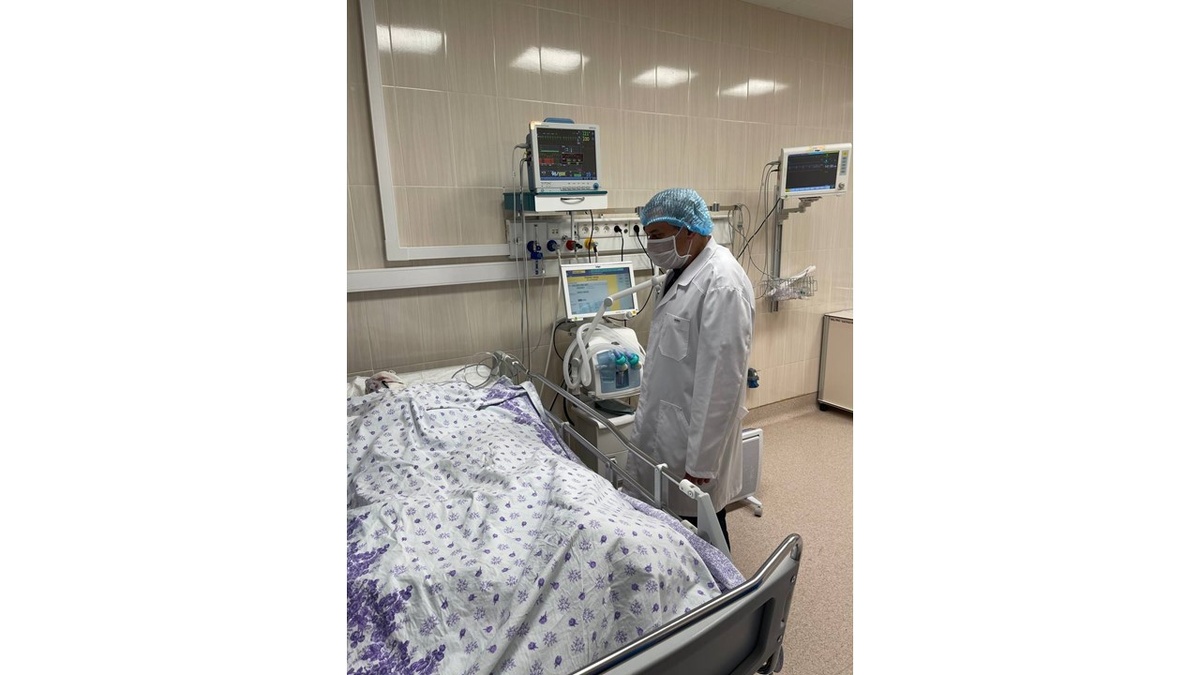    Маленького Анатолия, пострадавшего при атаке беспилотника на курский пляж, перевели с мамой в Москву