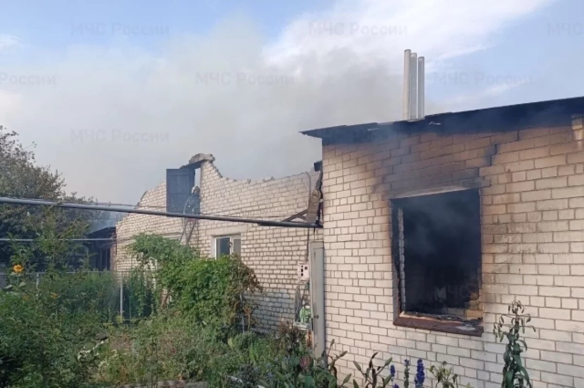    Пять пожарных подразделений тушили жилой дом в брянском Севске