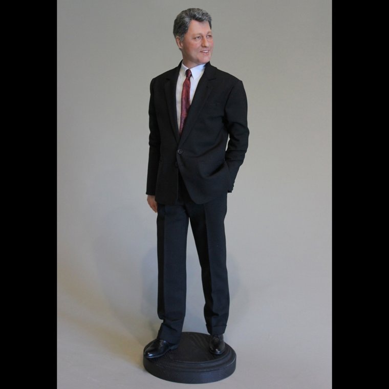 
Билл Клинтон в полный рост
Фото:Екатерина Шардакова