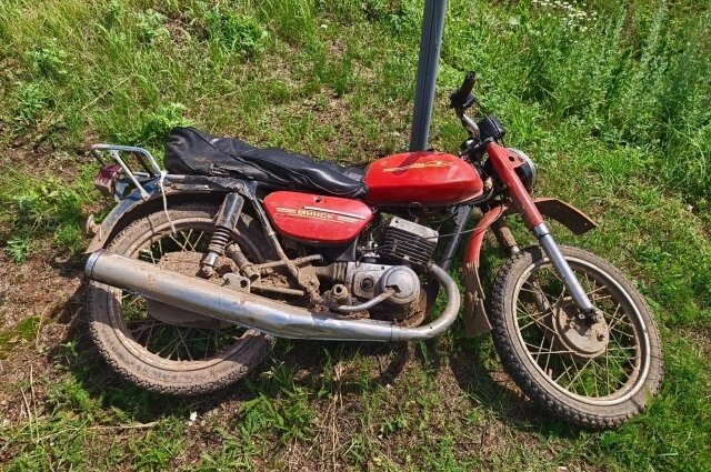    Водитель мотоцикла получил травмы. Фото: Госавтоинспекция Кировской области