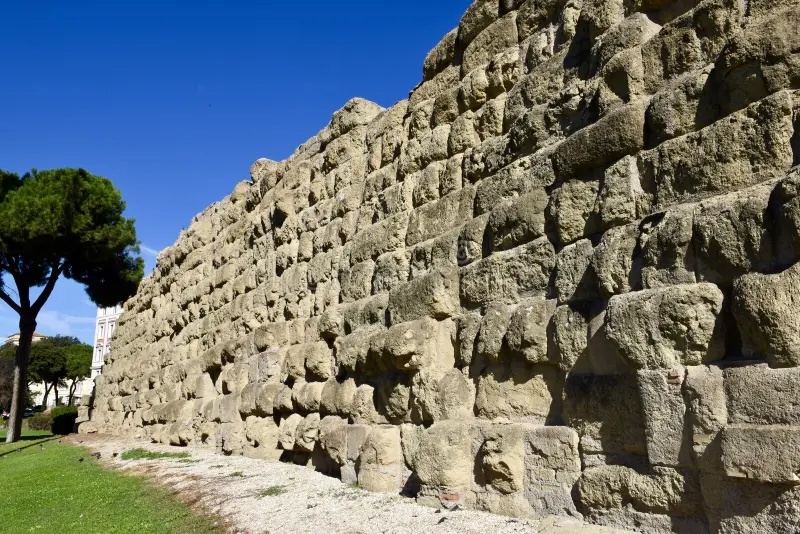 Крепостная стена Рима времен восстания Спартака