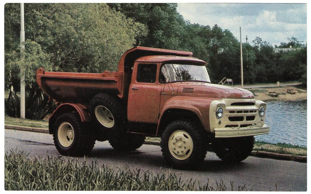 Автомобиль-самосвал ЗИЛ-ММЗ-555. Открытка из набора.