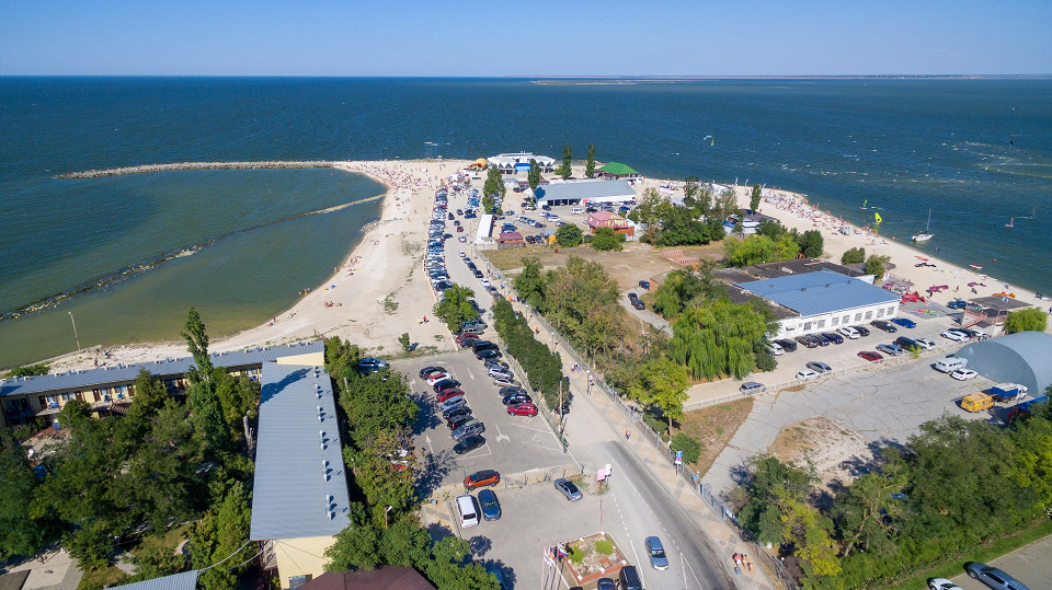 9 курортов в Рос­сии, где мож­но снять дом у мо­ря недорого
