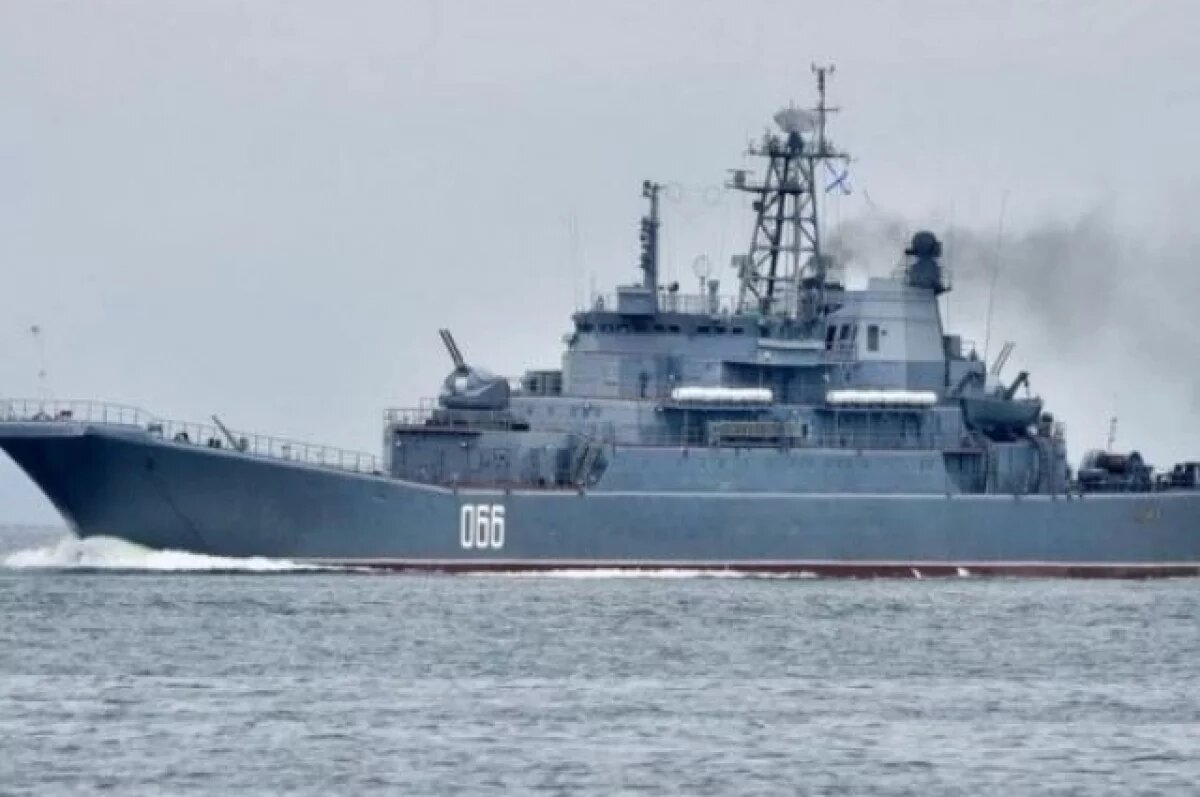    Большой десантный корабль «Ослябя» зашел на Камчатку