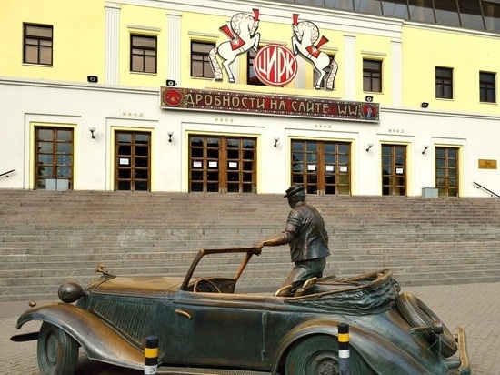 В 2000 году открыли композицию (автор - скульптор Александр Рукавишников) Юрию Никулину на Цветном бульваре —  как раз напротив цирка. Фото из архива "7 секретов"