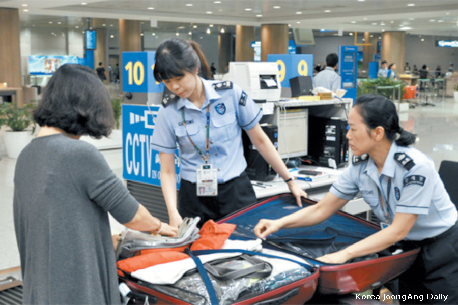 Проверка на таможне в Южной Корее